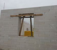 Coffrage de la fen&ecirc;tre du cellier