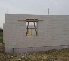 Coffrage de la fen&ecirc;tre du bureau