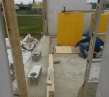 Coffrage de la porte du garage en cours...