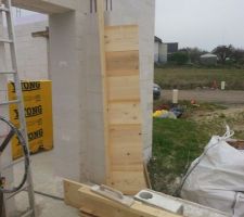 Coffrage de la porte du garage en cours...