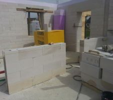 Mur qui s&eacute;pare le cellier de la cuisine