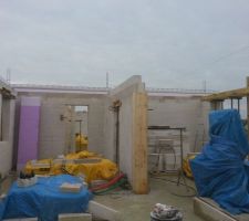 Les deux appuis des poutres du mur de refend sont finis