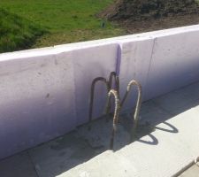 Pour assurer l'enrobage des ferrailles, nous avons mis du styrodur de 3cm au niveau du poteau