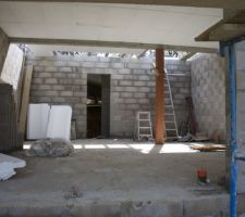 Vue de la porte d'accès au vide sanitaire du sous-sol