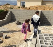 Et voilà enfin debut des travaux les enfants sont contents