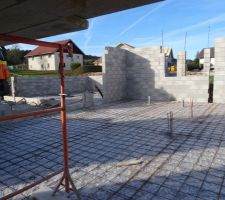 Pose des bâches et treillis avant arrivée du béton