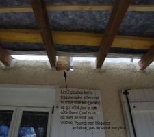 Poutres kerto affleurent le cr&eacute;pi face Est (jardin) et non face Ouest o&ugrave; elles sont en retrait.