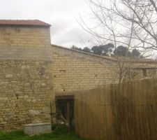 Onapercois un morceau du magasin qui va &ecirc;tre raser