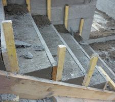 J 45 L'escalier continue tranquillement sa prise