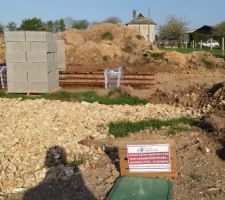 Mise en place panneau d'affichage forum construire, en esp&eacute;rant que le constructeur bouge!!!!! car on trouve que la construction est longue &agrave; d&eacute;marrer.