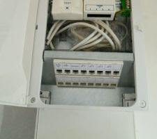 Le "switch" qui nous permet d'avoir internet dans toutes les pi&egrave;ces via les prises ethernet.