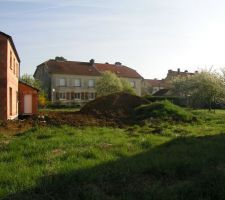 Le tas de terre &agrave; enlever