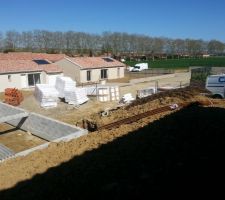 On voient les isolants qui seront pos&eacute;s sous la dalles.