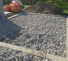 Soubassement garage - couche de galet en 20/40 herisson