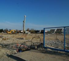 Photo prise un vendredi soir entre 17h30 et 18h, le chantier n'est pas fermé...