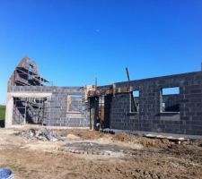 Vue g&eacute;n&eacute;rale.
&Eacute;l&eacute;vation des murs.