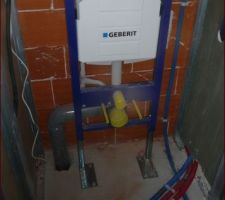 Installation du bâti-support du WC suspendu du RdC