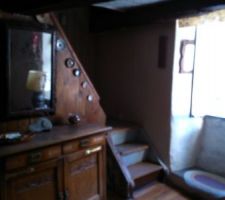 La piece de vie avec l'escalier qui mene Ã?Â 
Ã?Â  la chambre