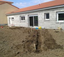 Tranché pour attente raccordement électrique futur abri de jardin