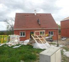 La cheminée a été repositionnée et le chantier n'est pas très propre!!!