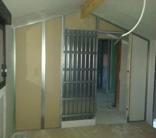 Porte à galandage sur mezzanine.