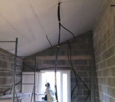 Plafond rampant terminé !