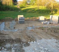 Les ferrailles ont été installé et le béton a été coulé.
