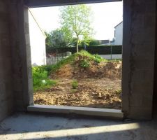 Seuil de ciment blanc posé