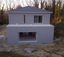 Façade sud avec terrasse dalles sur plots