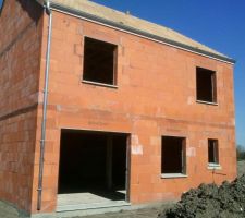 Cambriolage sur notre chantier, les voleurs nous ont dérobés toutes nos menuiseries de la façade arrière.
