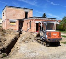Réalisation de la tranchée pour passage gaine EDF