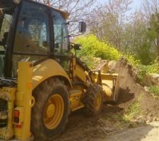 On déloge les habitants qui squattent le tas de terre