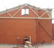 Pose des fl&egrave;ches de charpente