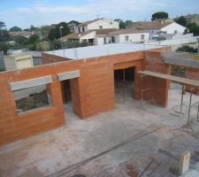 Le toit terrasse en recul.