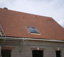 Pose du velux et des dernières tuiles