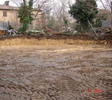 Le terrain mis a plat,en clair c'est de la roche!!!