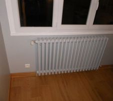 Radiateur peint avec la meme peinture que le mur