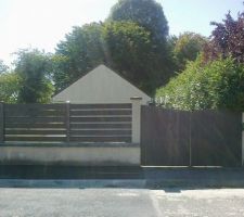Entrée du garage avant la casse du portail pour l'accès chantier