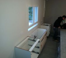 Installation de la cuisine.