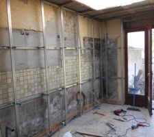 Les murs extérieurs seront isolés en 100 gr32 avec un R de 3.15 et PV