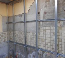 Les murs extérieurs seront isolés en 100 gr32 avec un R de 3.15 et PV