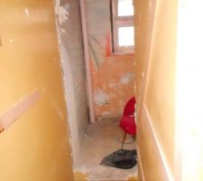 Mur cassé pour implantation de l escalier