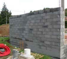Le mur exterieur du garage