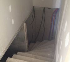 L'escalier qui reste encore à finir.