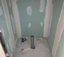 Salle d'eau du bas (douche)