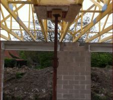 D&eacute;but de la pose du conduit de chemin&eacute;e