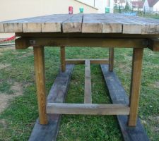 Ma "petite" table de jardin 220x100cm.
Planches non encore fixées