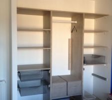 Placard aménagé par nos soins dans la chambre parentale