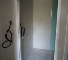 Cloisons et électricité WC étage
