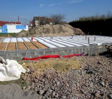 Vide sanitaire 3 tas en attente de la dalle